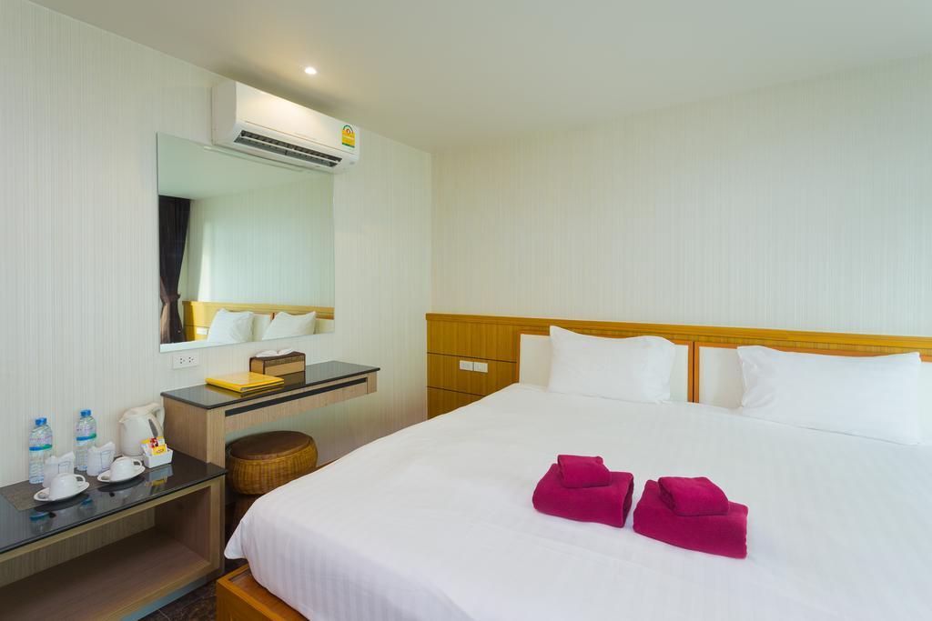 Anda Beachside Hotel Karon Esterno foto